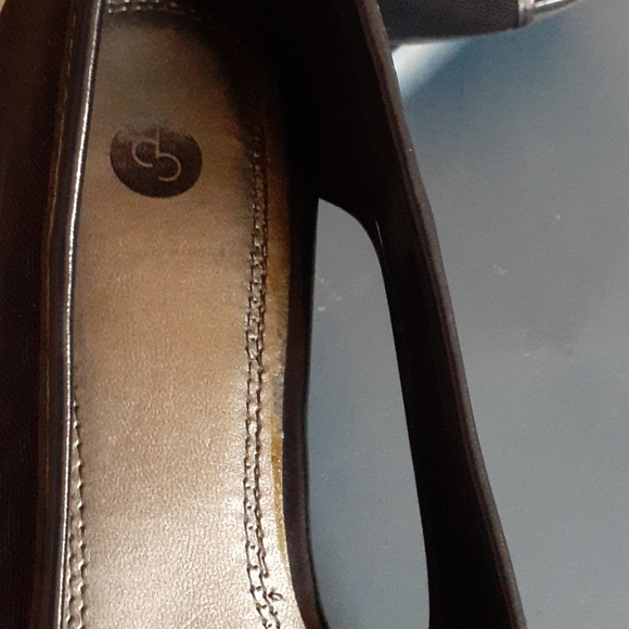 Shoe - Picture 2 of 4